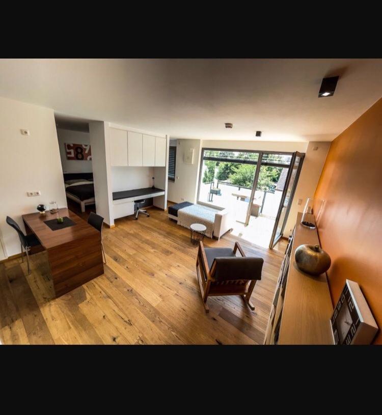 Zimmer - Modernes Apartment mit 45 qm. Straubing Exterior foto